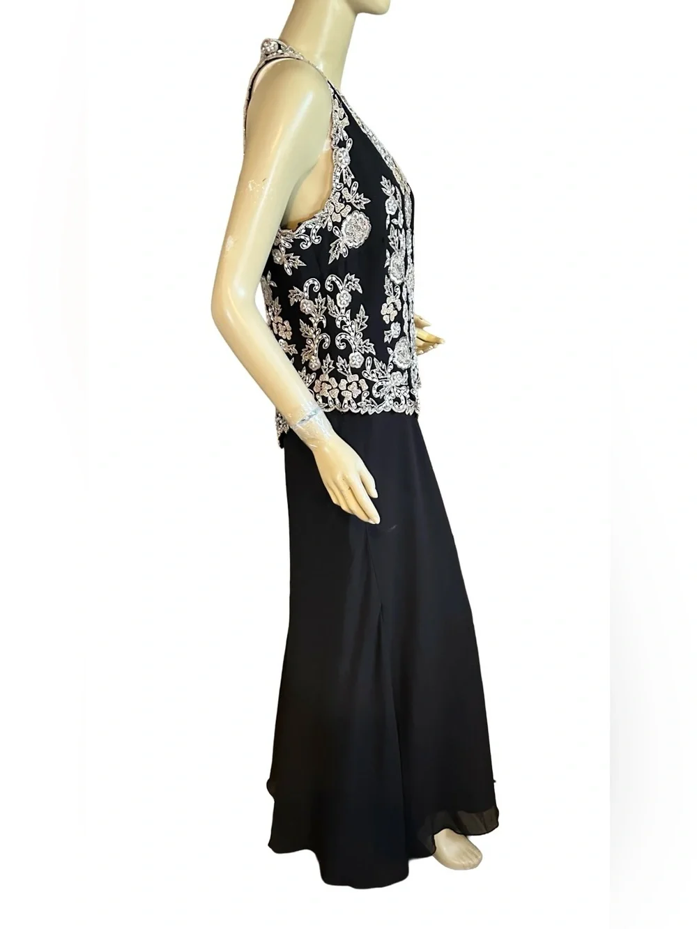 JKARA BLACK & CREAM BEADED BODICE W/BLACK CHIFFON SKIRT EVENING DRESS  (10)